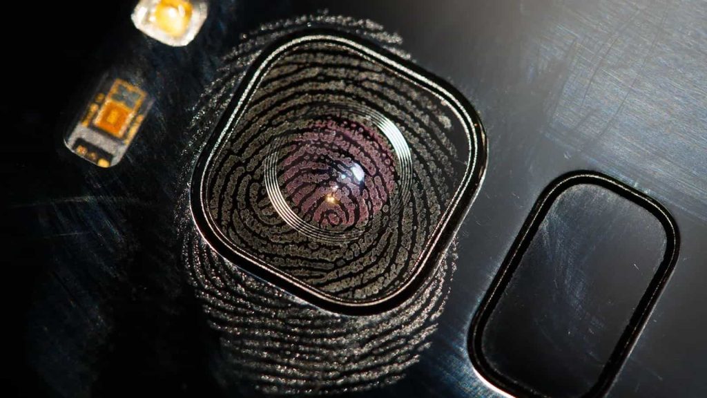 دلایل تار شدن دوربین گوشی و راه‌حل‌های آن